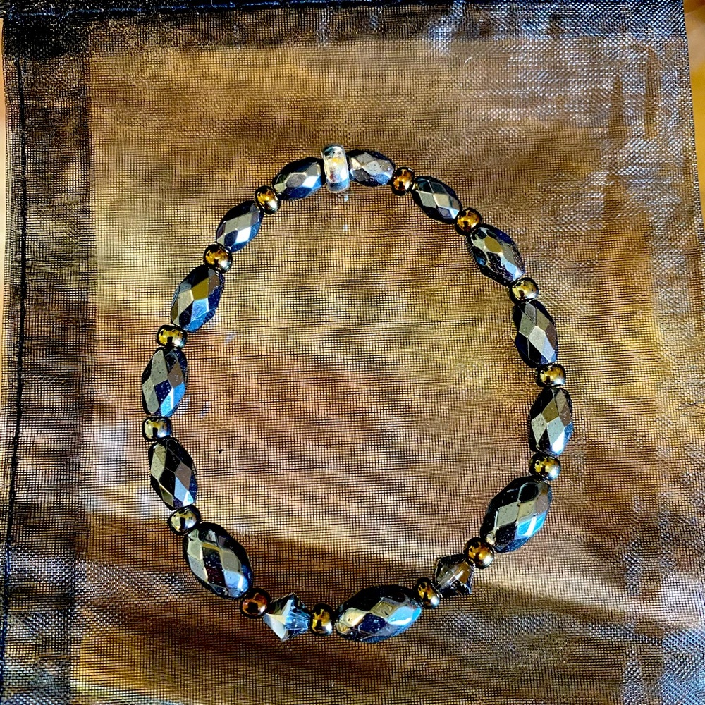 Private label handmade bracelet.Hematite glass beads,Swarovski crystals SZ Xsm/S
